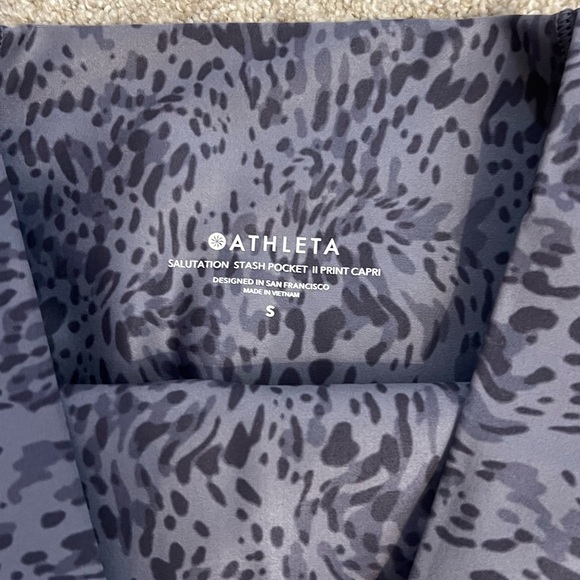 Athleta Salutation Stash Pocket II Capri - Picture 3 of 5